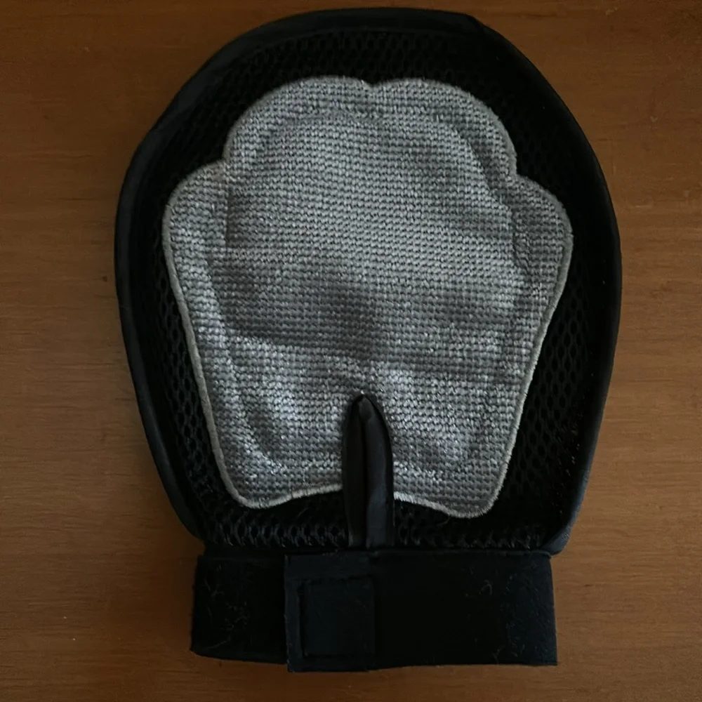 Pet Grooming Glove with Paw Design